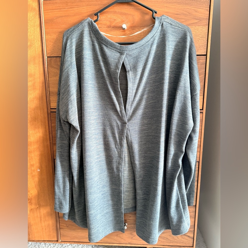 Lole open back sweater size medium blue/gray Size XL - Picture 8 of 9